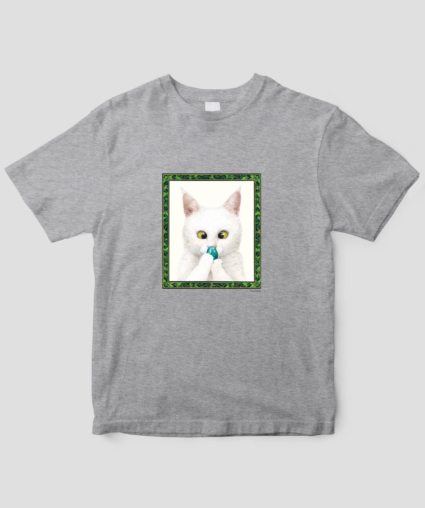 なかの真実『みどりのがけのふるいいえ』猫と不思議な石Tシャツ / 世界文化社